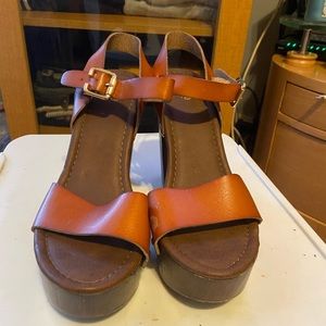 Block sandals